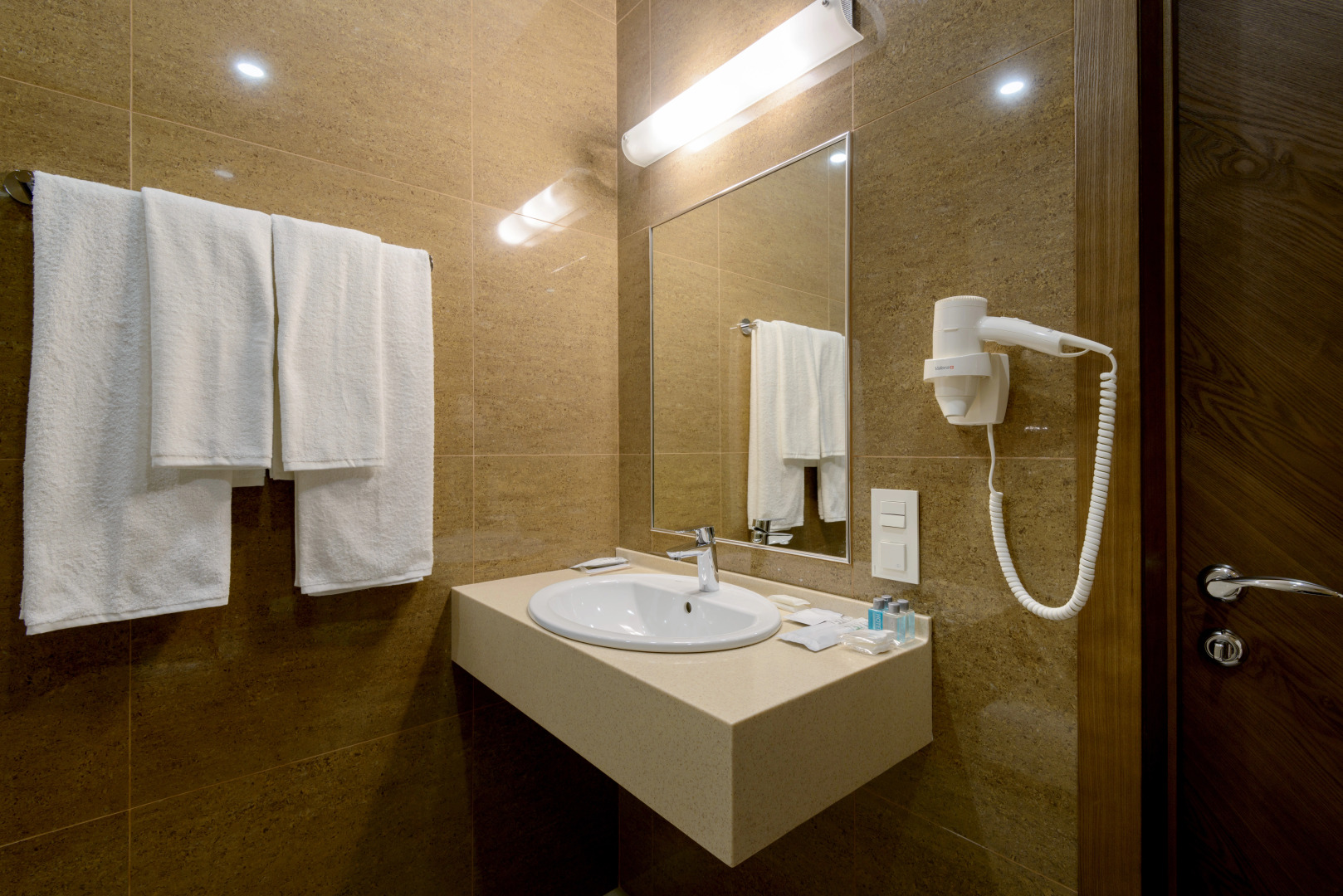 Отель PARK WOOD HOTEL