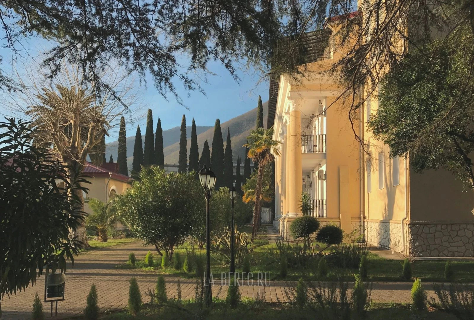 Курортный отель Лазурный берег