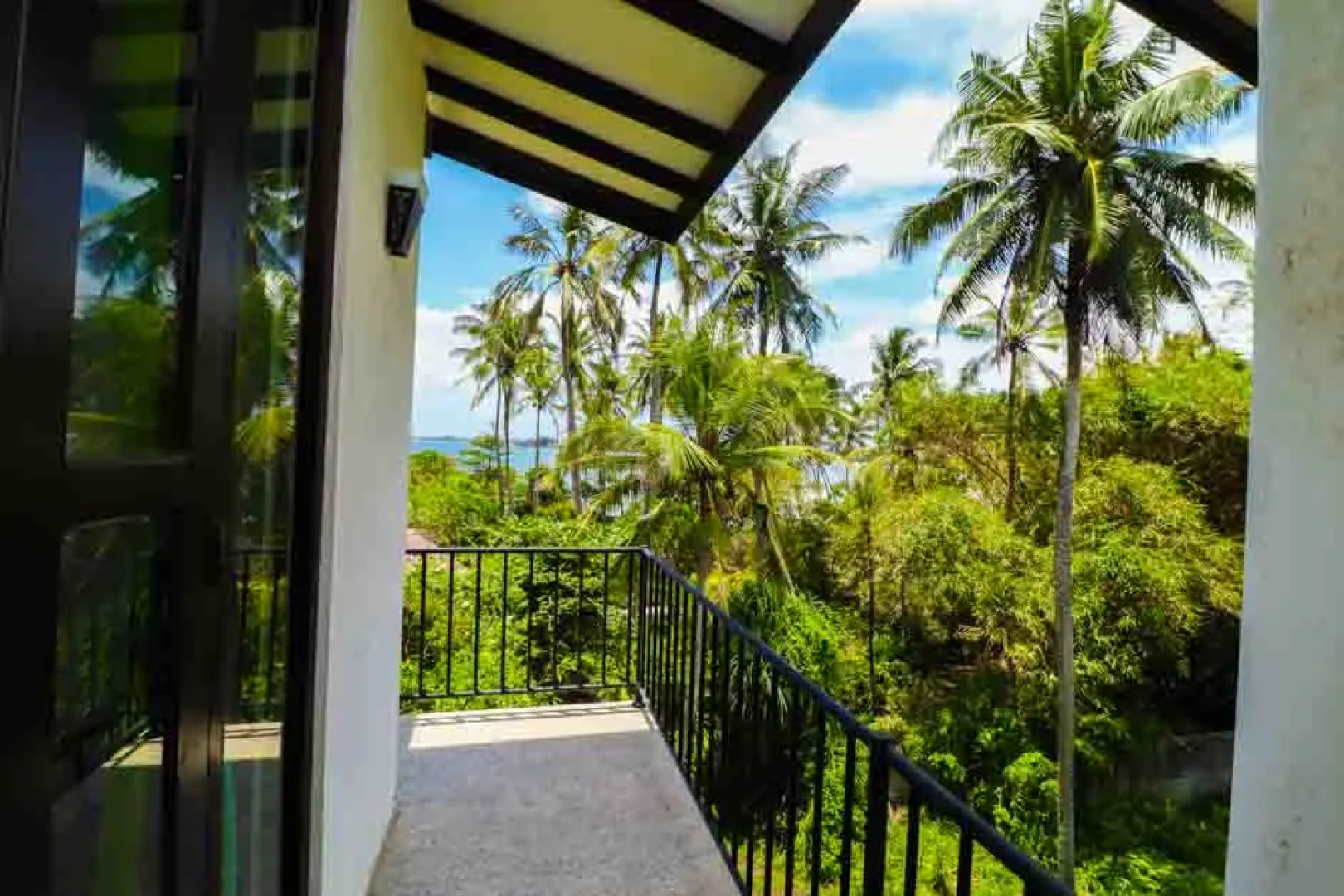 Отель Yoho Aura