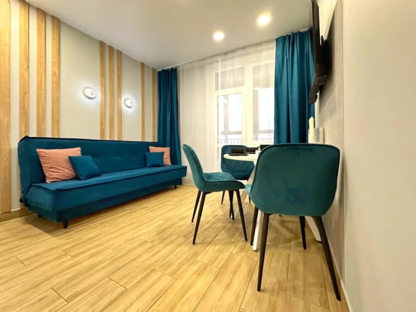 Апартаменты Комфортная возле МВДЦ Сибирь 1