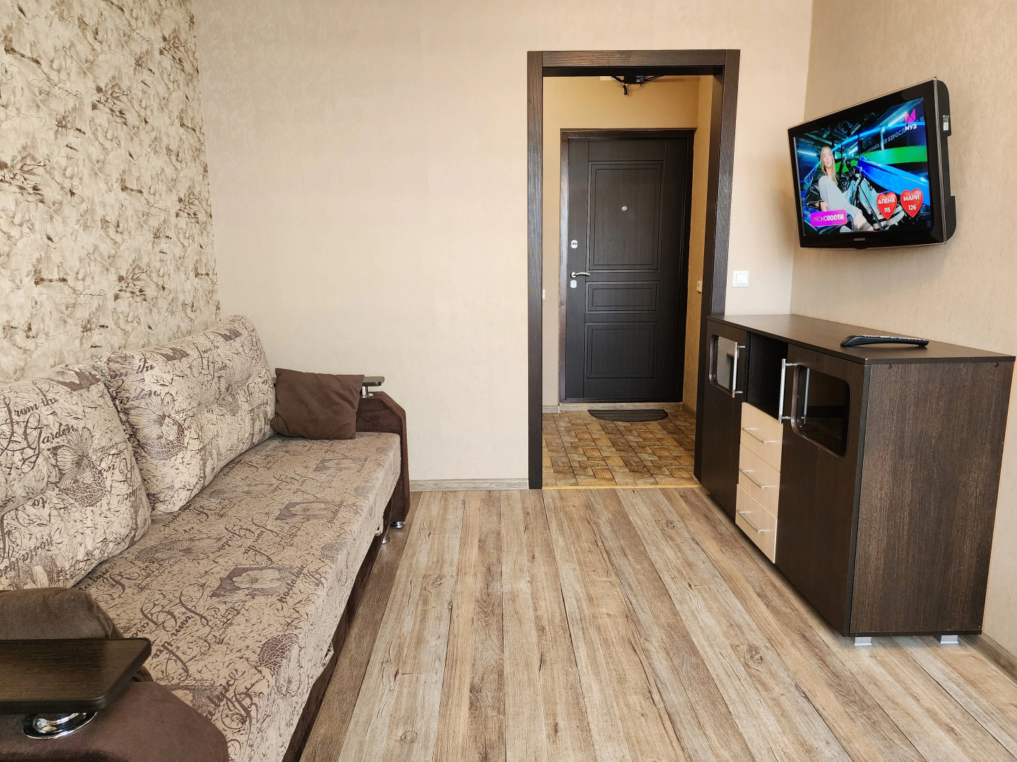 Квартира Студия с Балконом и Видом на Озеро Чебаркуль Рядом с Вокзалом