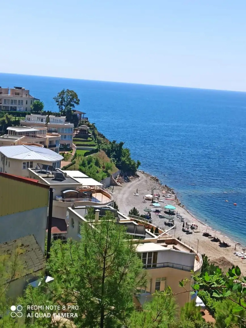 Апартаменты Двухкомнатная квартира в элитном поселке с частным пляжем