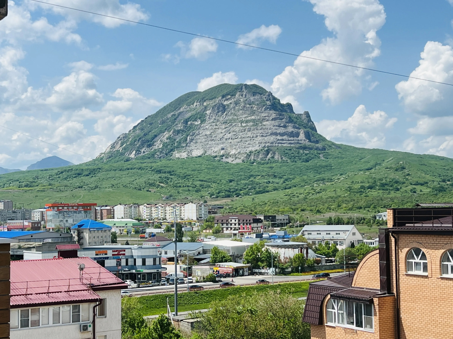 Квартира в Скандинавском Стиле с Видом на Горы