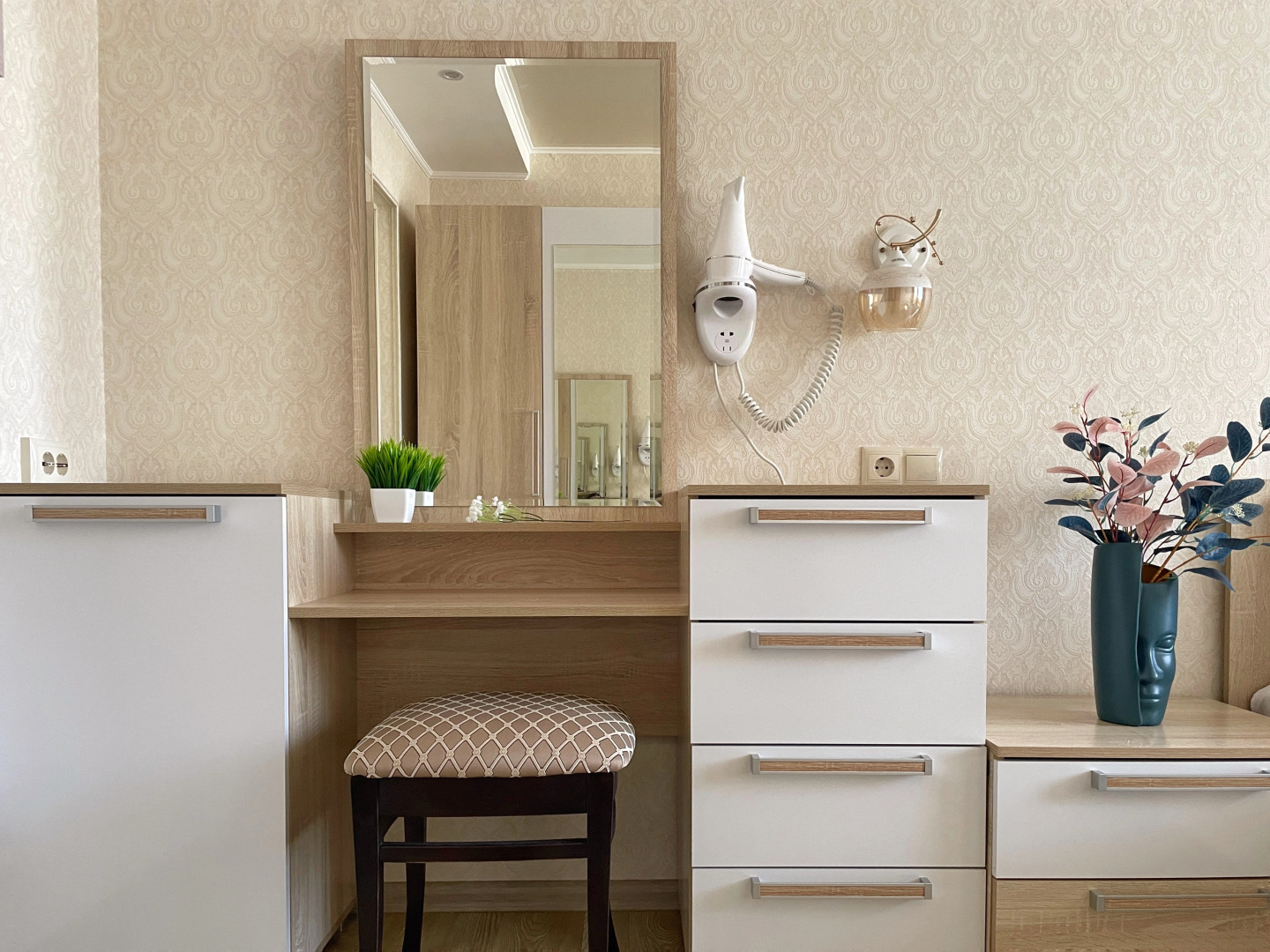 Квартира Шикарная в Центре Города с Двумя Спальнями