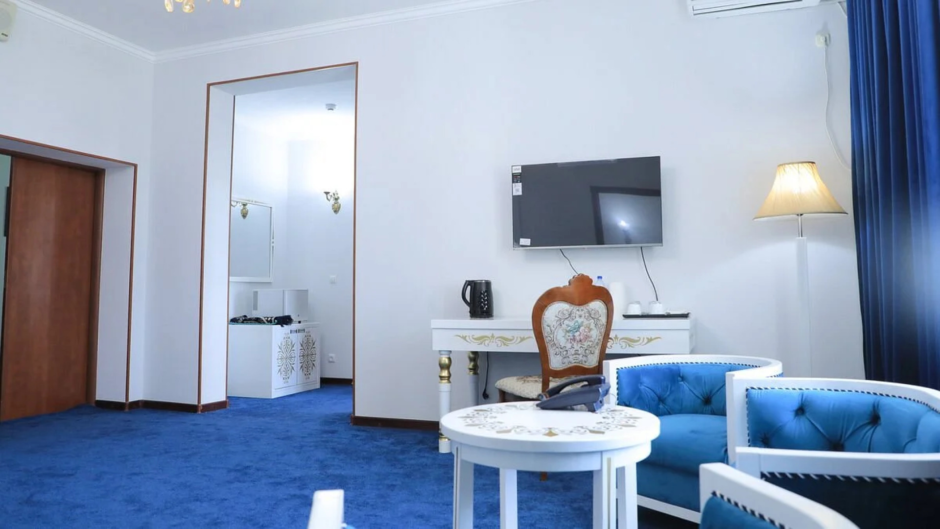 Отель Maqom Plaza