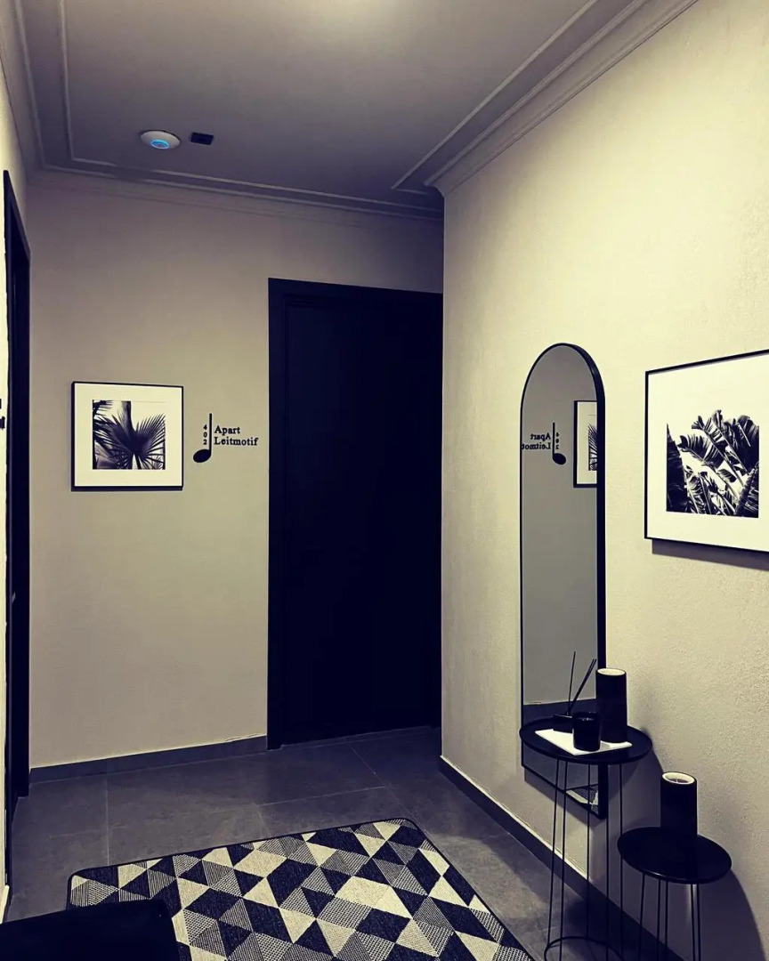 Apartments Leitmotif