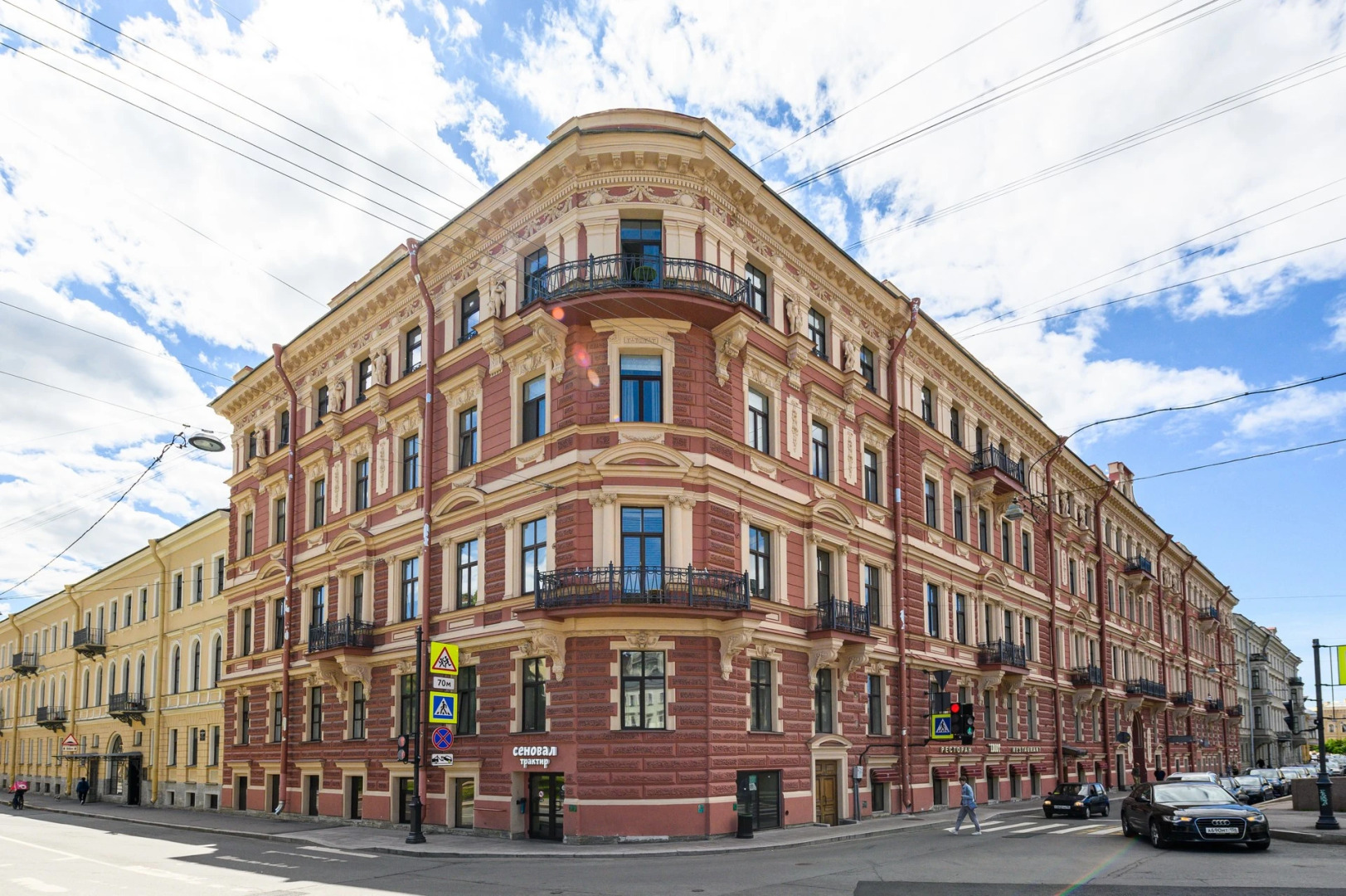 Соло на набережной реки Мойки 82