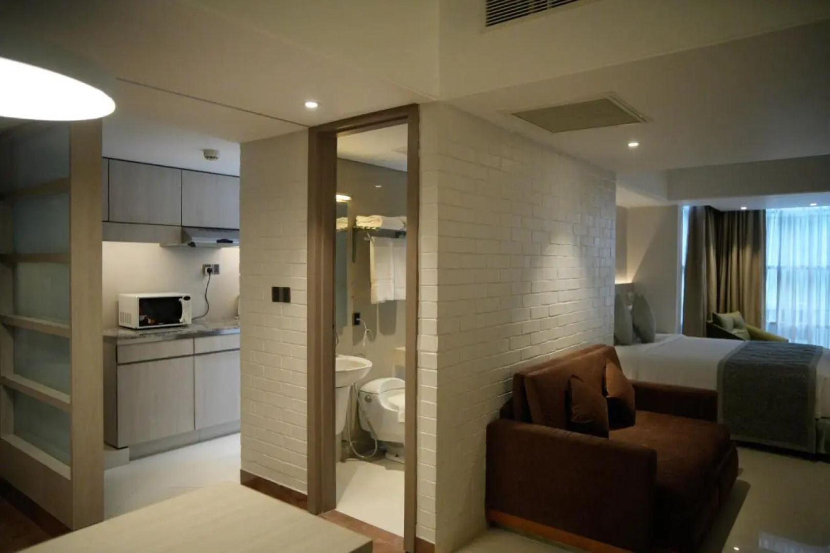 Отель Lakeshore Heights