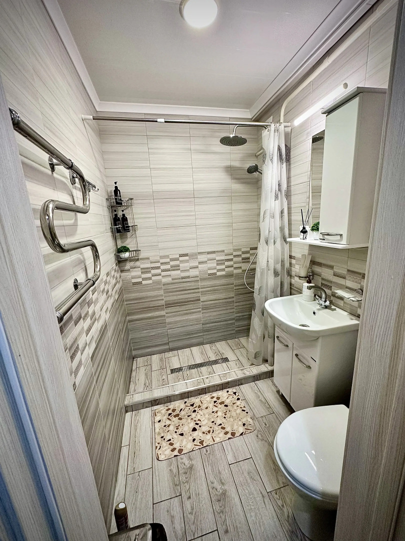 Квартира С Новым Ремонтом , В Лучшем Районе