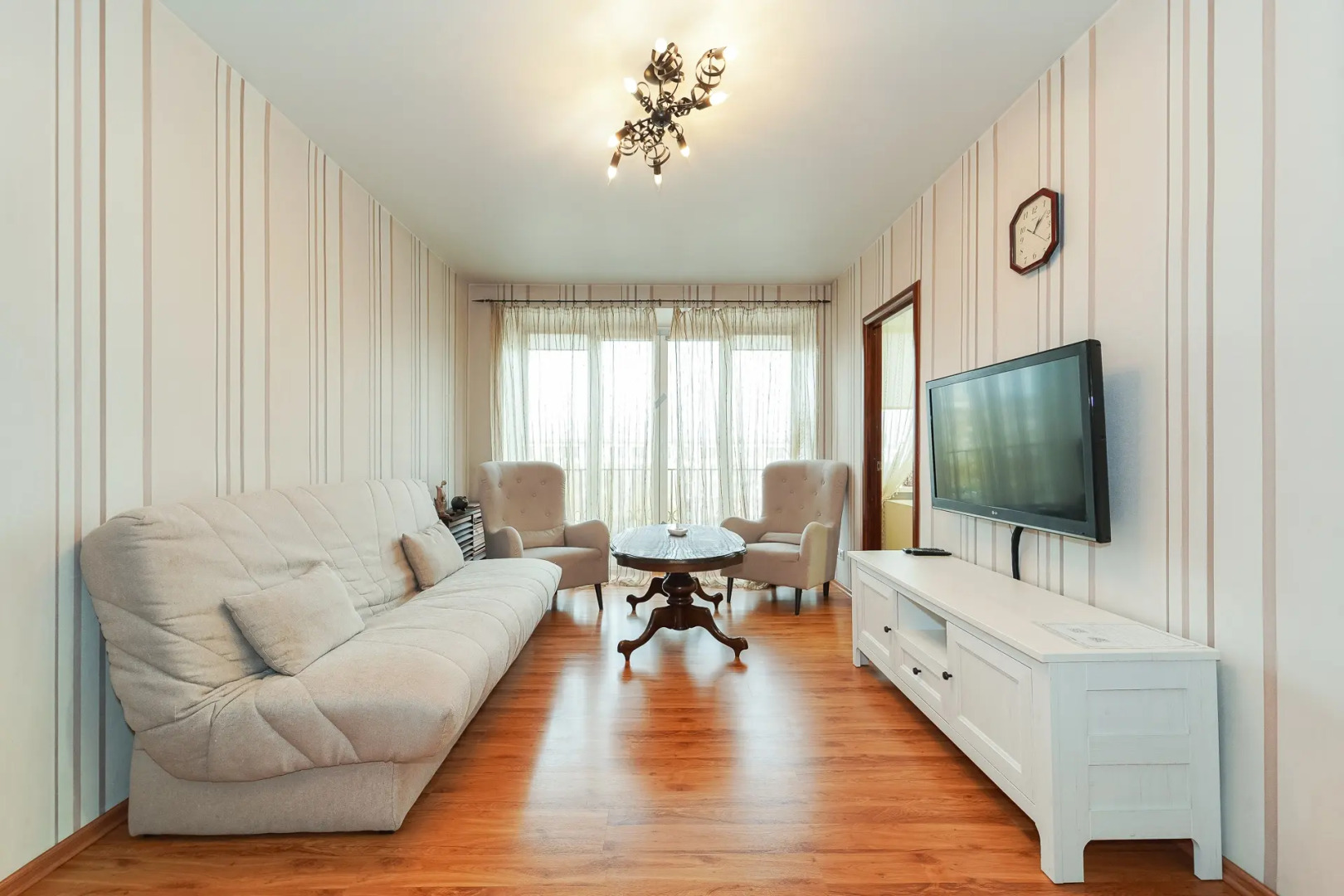 Трехкомнатная Квартира на проспекте Независимости 52