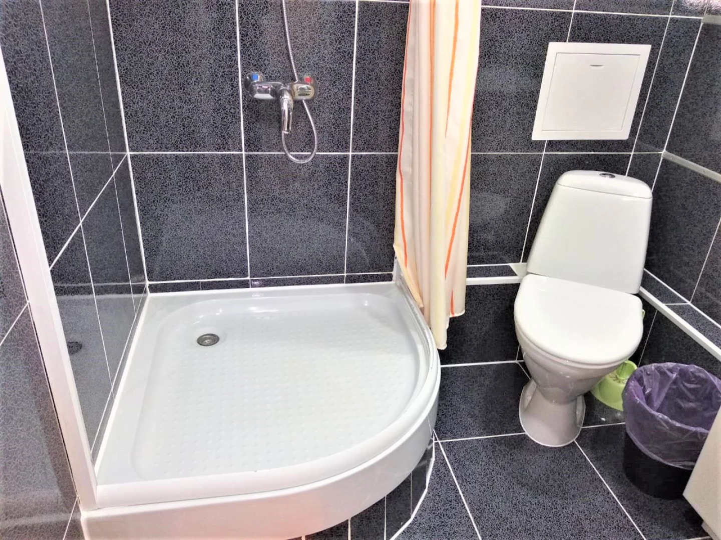 Апартаменты возле площади 1905 года