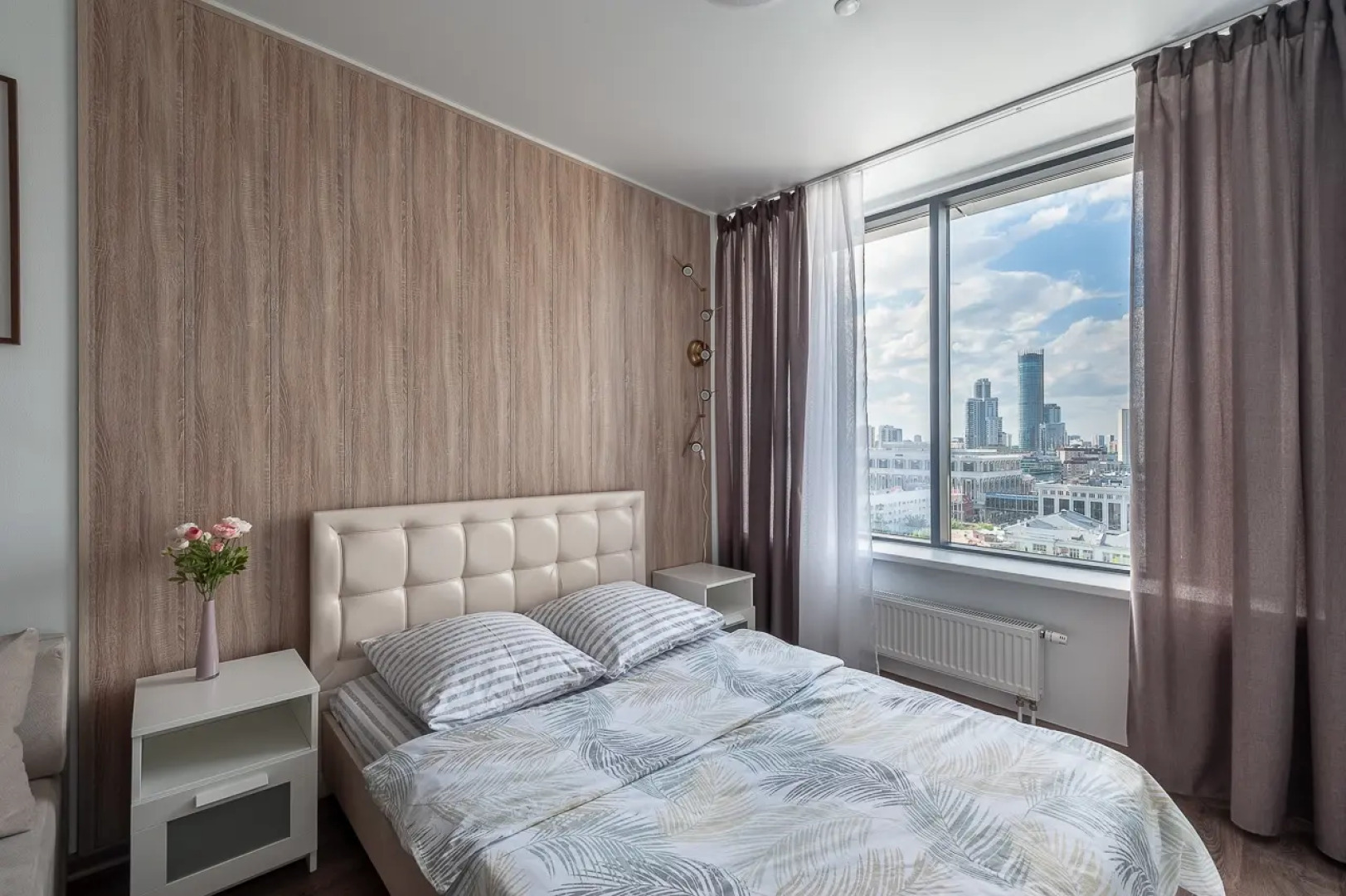 Апартаменты ApartHause с живописным видом на центр Екатеринбурга