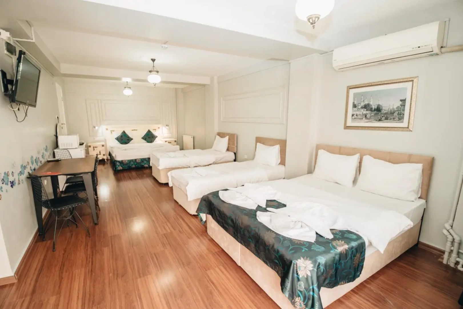 Отель Safran Suites