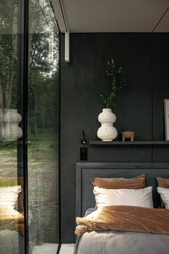 Частный Дом на Берегу Реки с Приватной Террасой и Джакузи