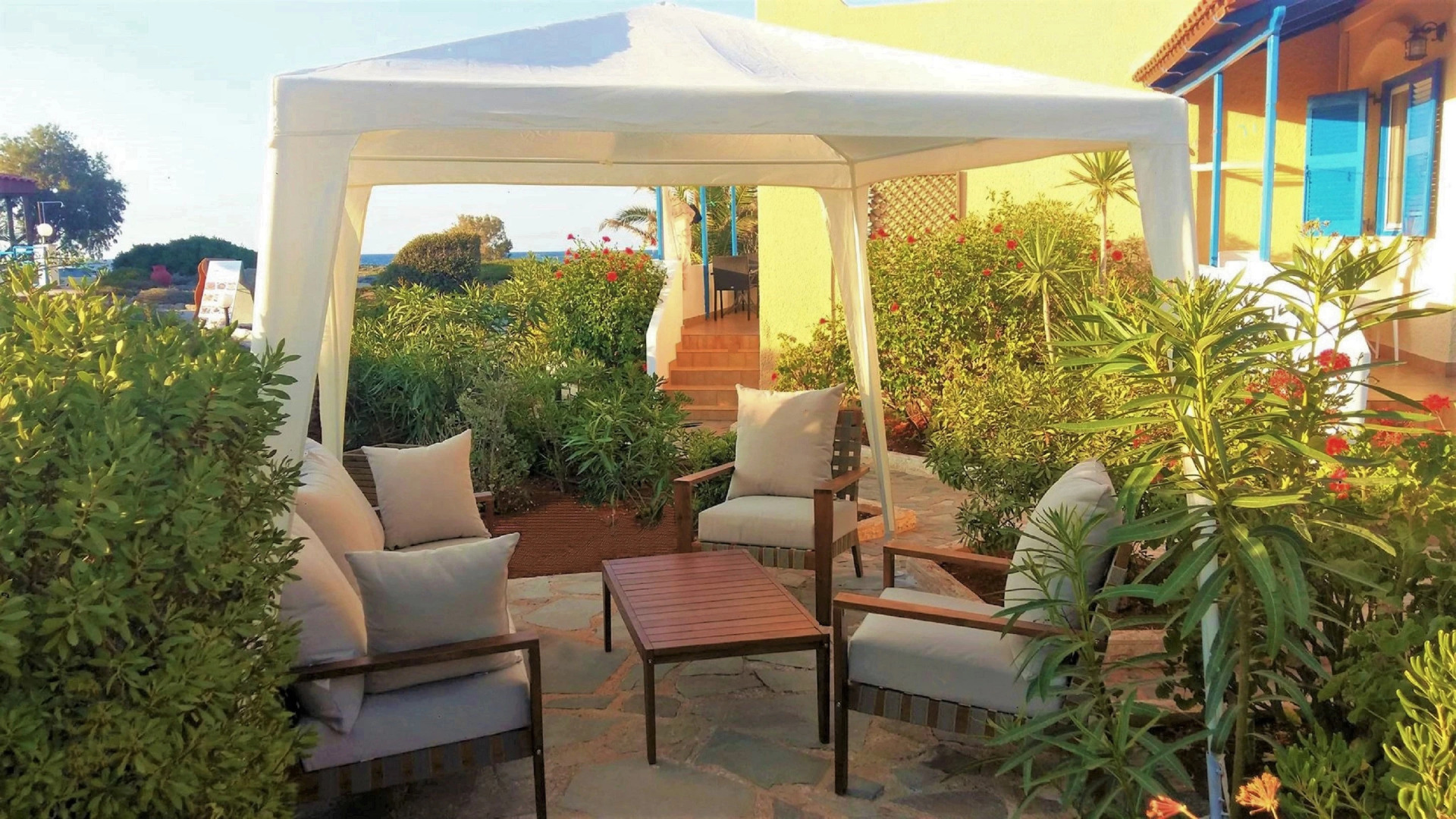 Отель Zorbas Beach Village