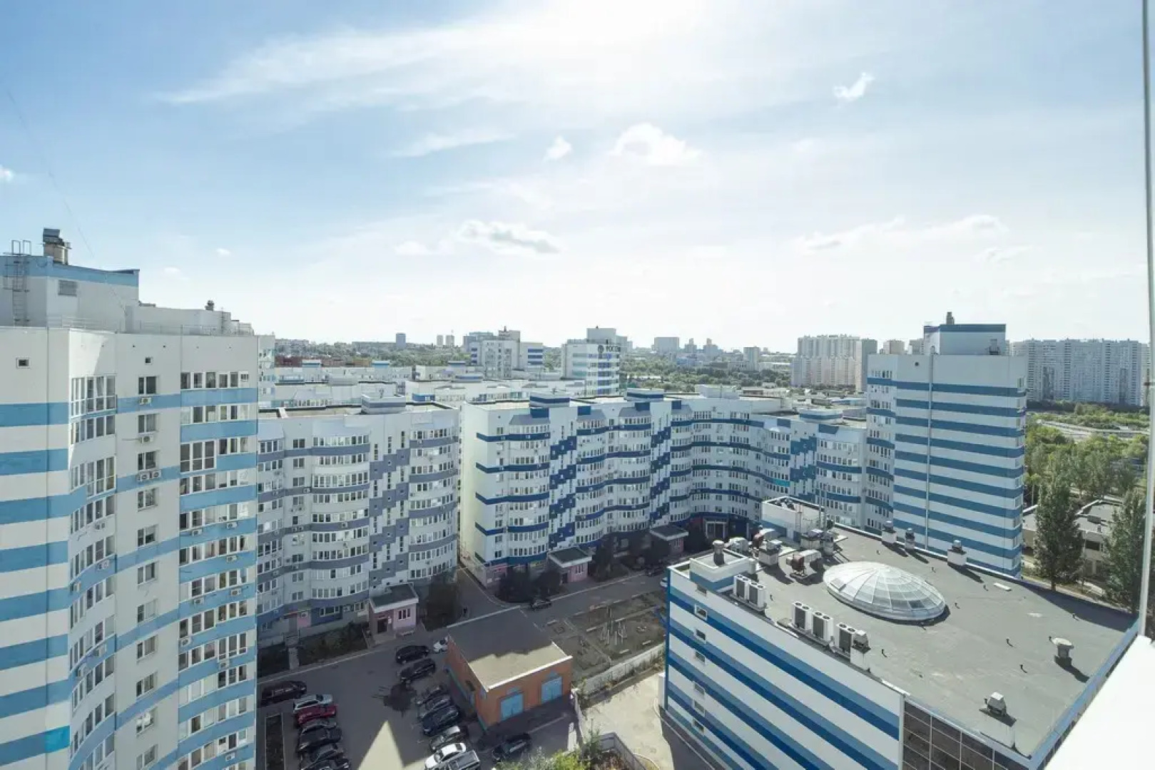 Квартира от компании Хоум Отель на Ново- Садовой  215Б