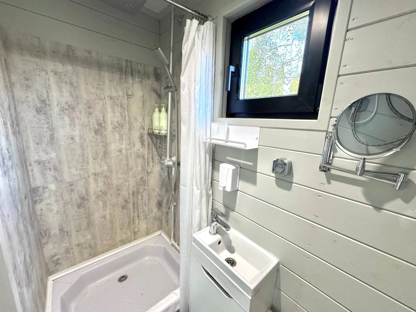 Частный дом Moroshka Scandi - домик для двоих с видом на лес