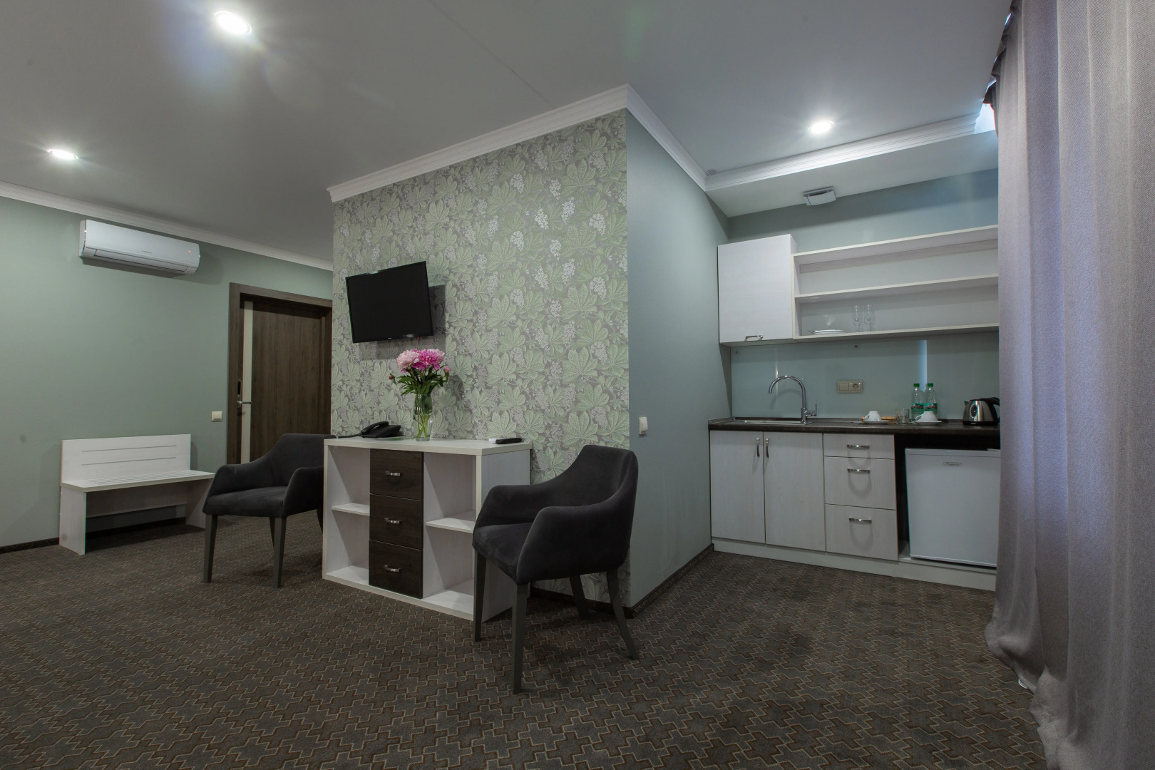 Отель Флора