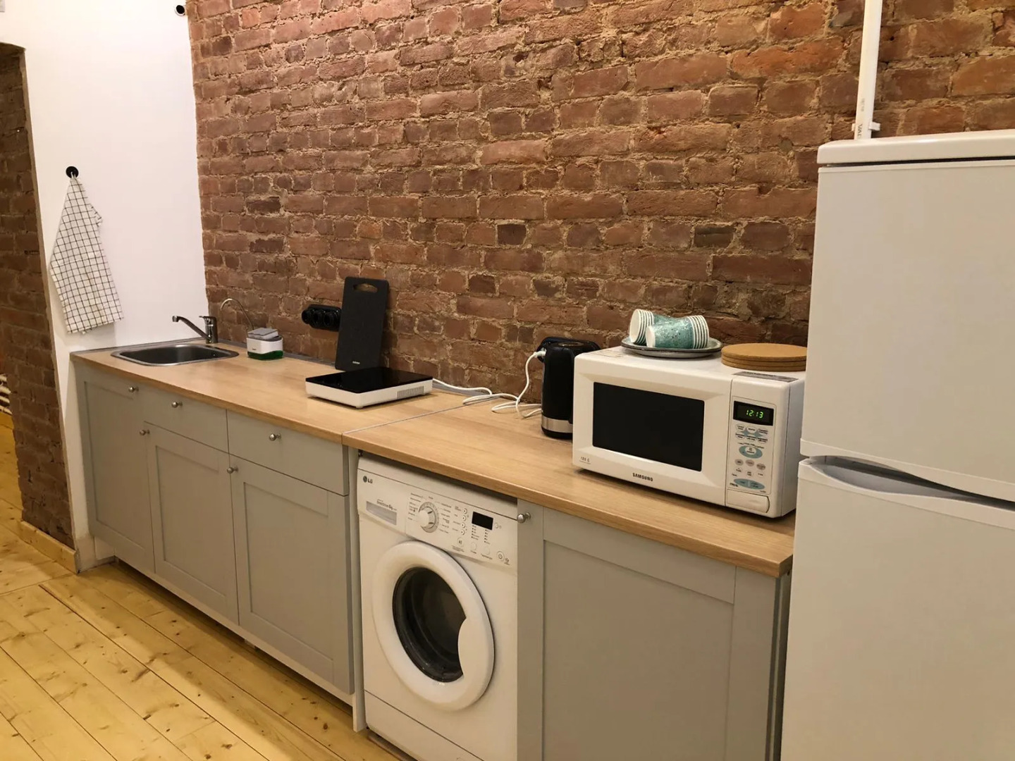 Жилое помещение Forever Young Rooms