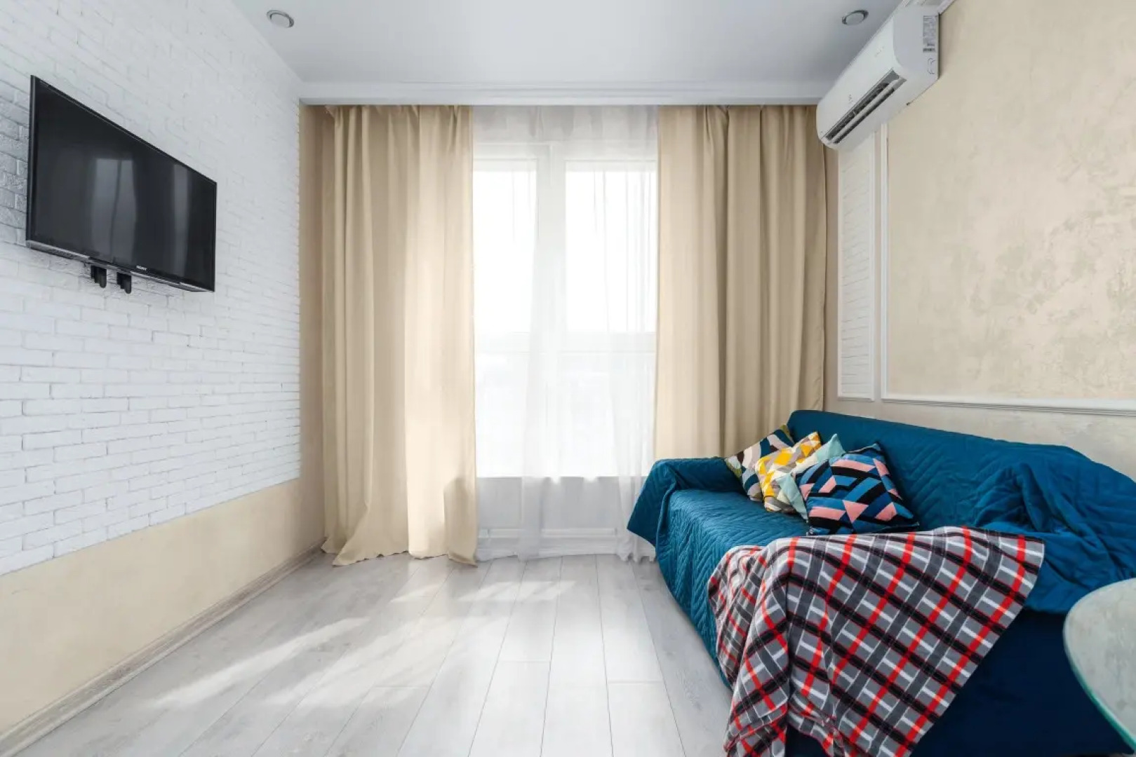 Апартаменты с Видом на Город Тутживут на Красной