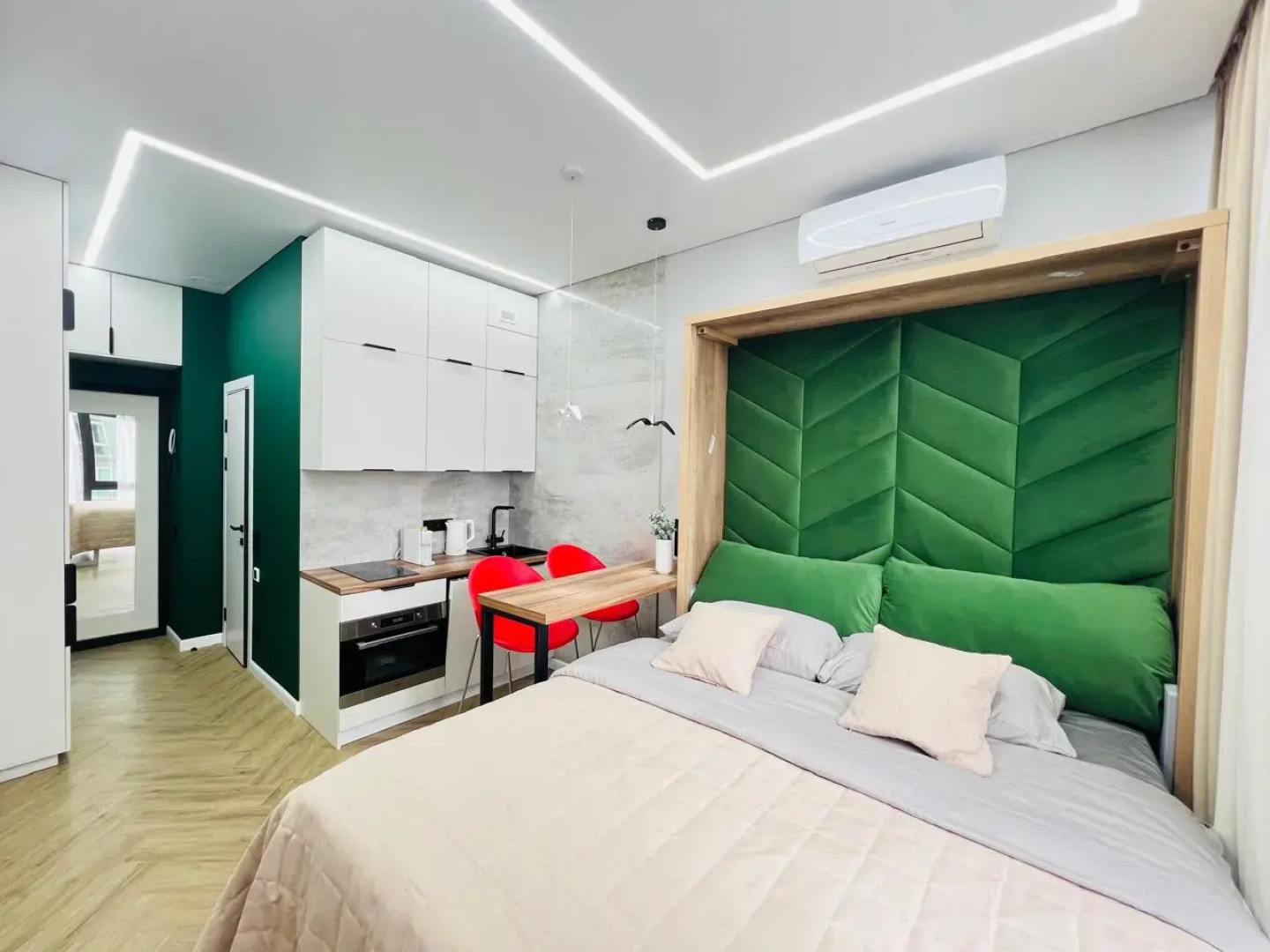 Апартаменты Студия с дизайнерским ремонтом с бассейном на крыше