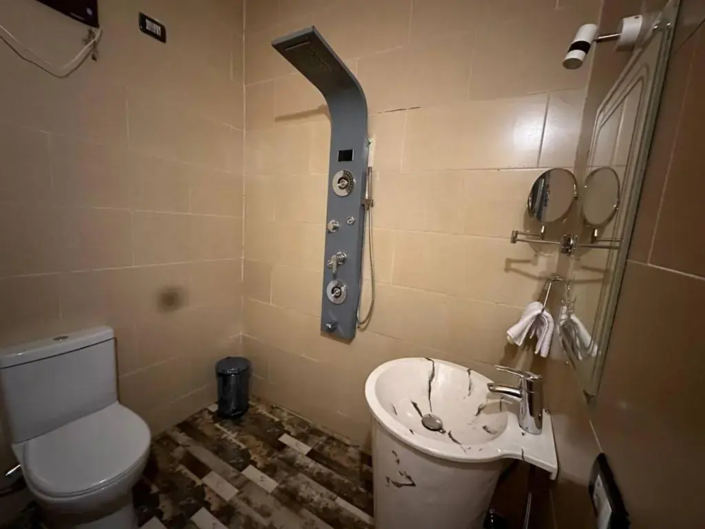 Курортный отель Amwaj Oyoun Resort & Casino