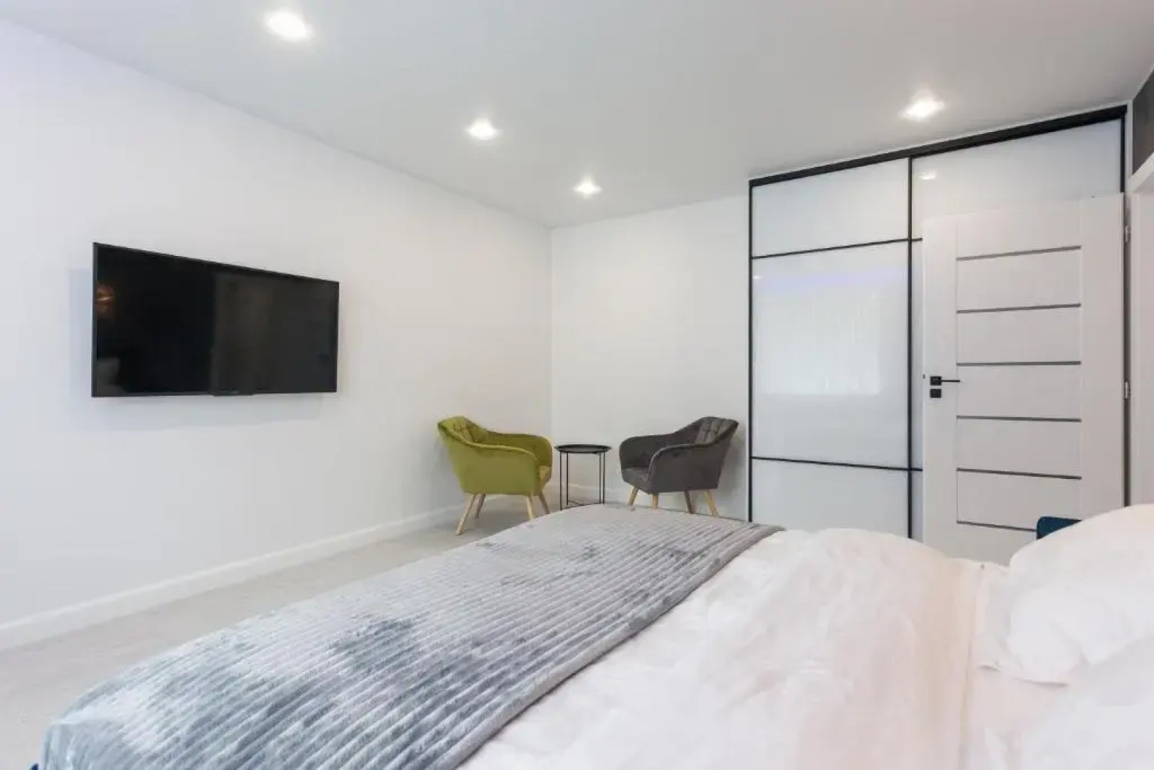 Апартаменты Трёхкомнатный Люкс, центр, площадь Победы, Черняховского 10А, Колибри#10А