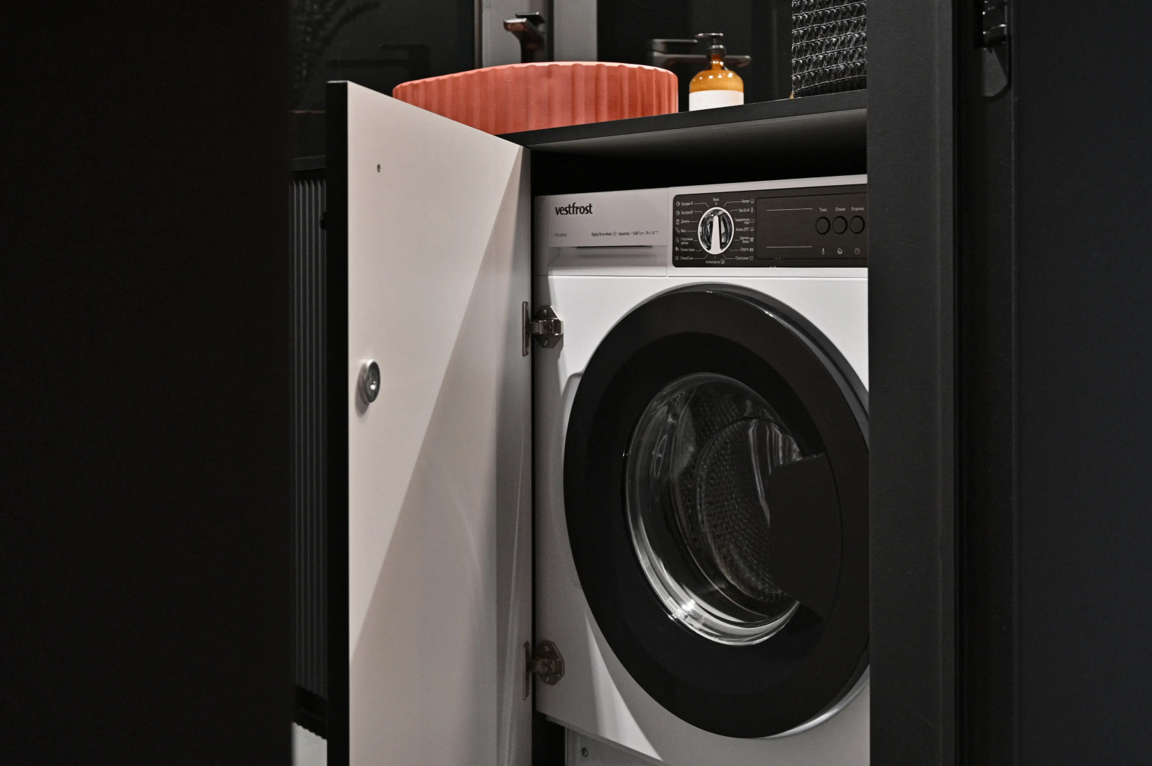 Квартира Aparts Pro+ Студия Black Panorama у Волги в ЖК Галактика на 16 Этаже