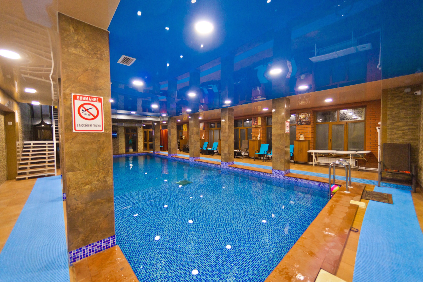 Отель Торнадо