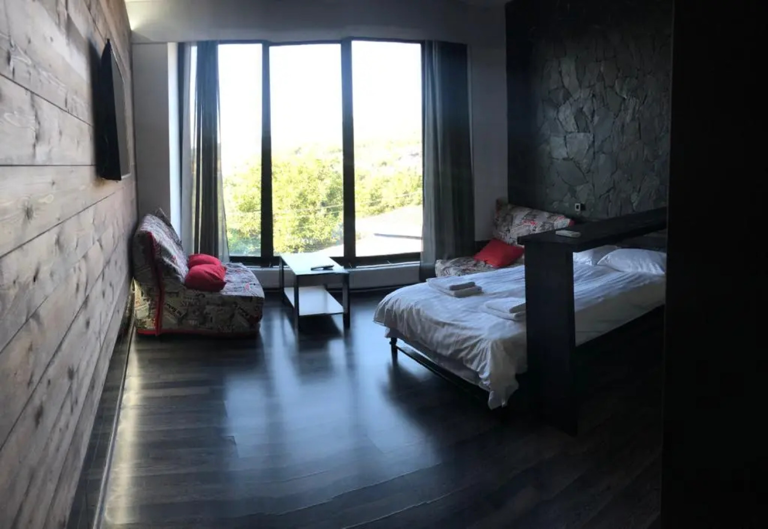 Отель Черная скала