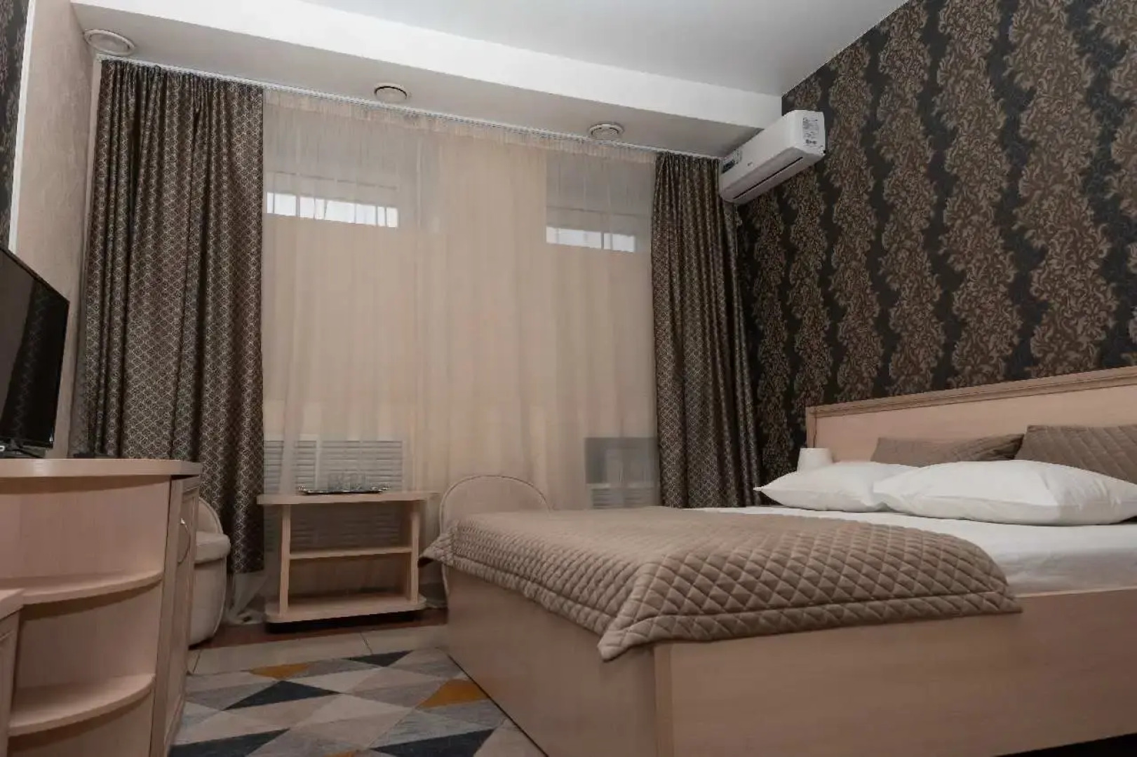 Отель Надежда