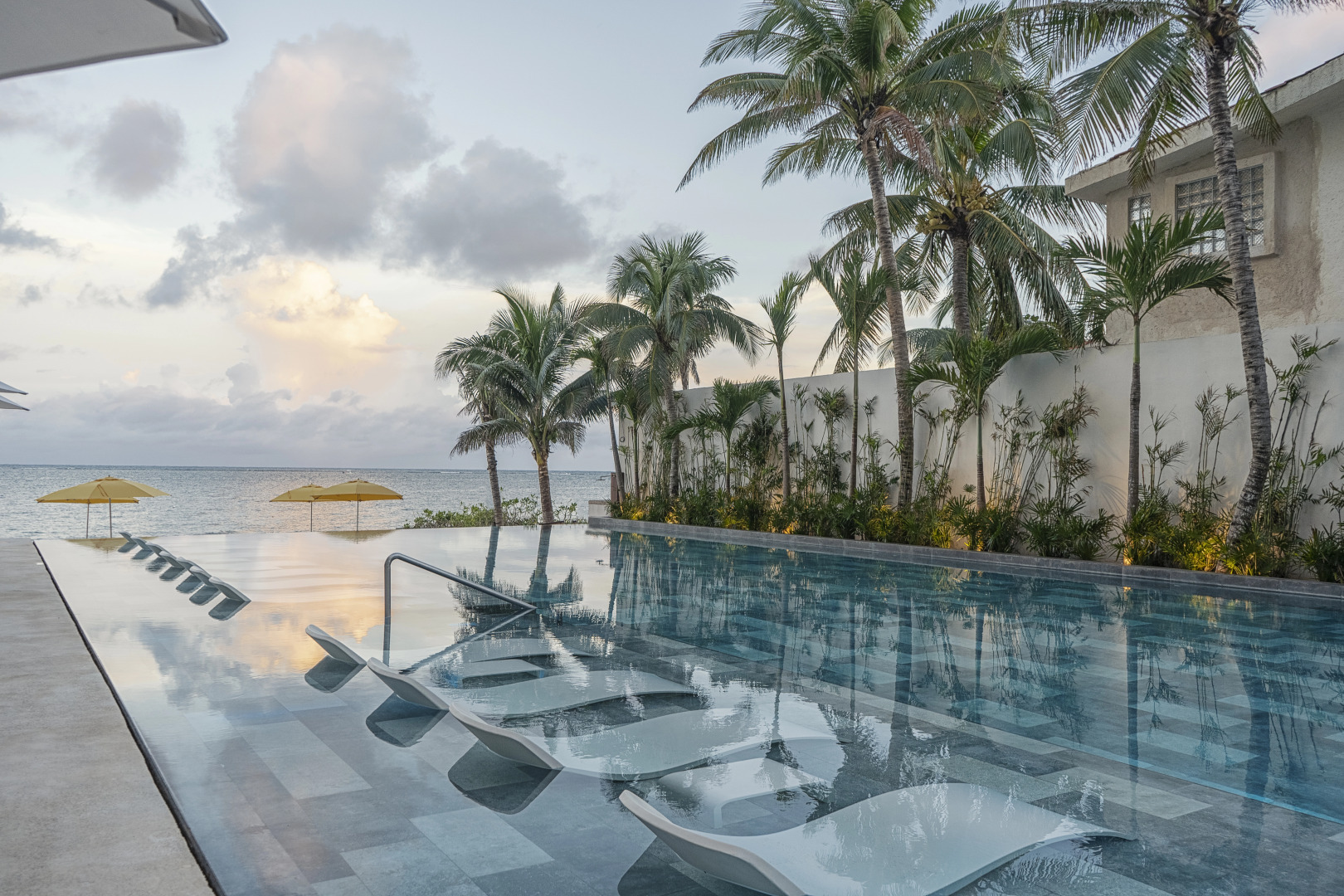 Отель The Fives Oceanfront Puerto Morelos