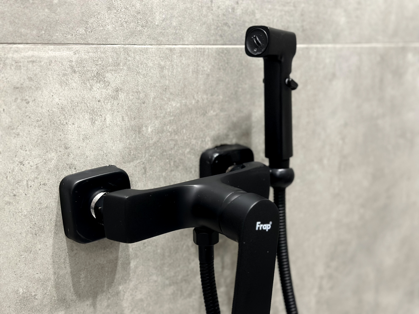 Апартаменты "Эленика" Двухкомнатая квартира в Махачкале с видом на озеро и мечеть