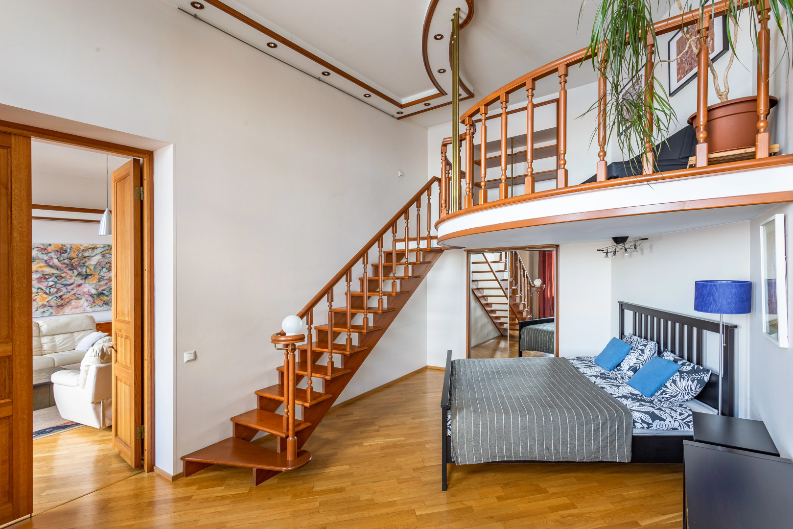 Апартаменты Art Home у Эрмитажа 7 комнат с видом на Неву