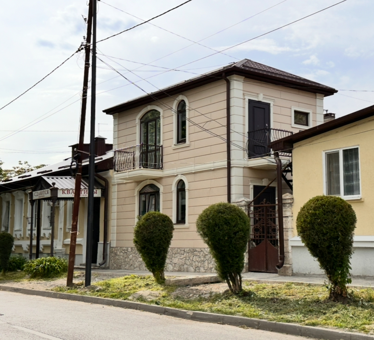 Апартаменты на втором этаже с балкoном