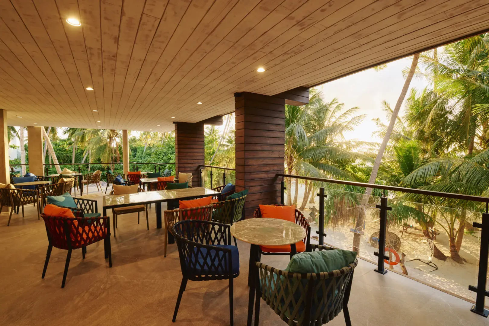 Отель Beach Hotel Dhigurah