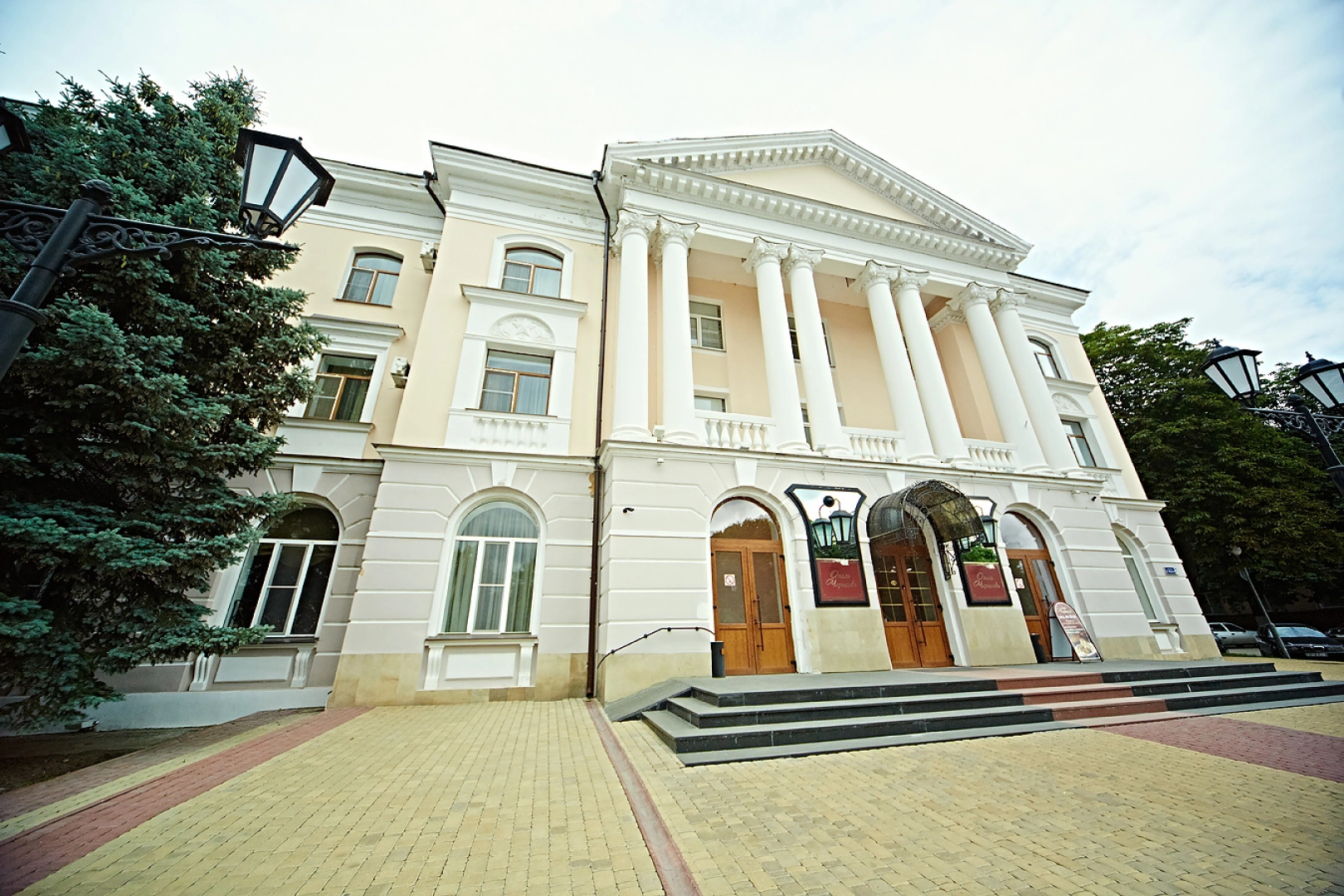 Отель Гостиница Центральная (бывшая Чернигов)