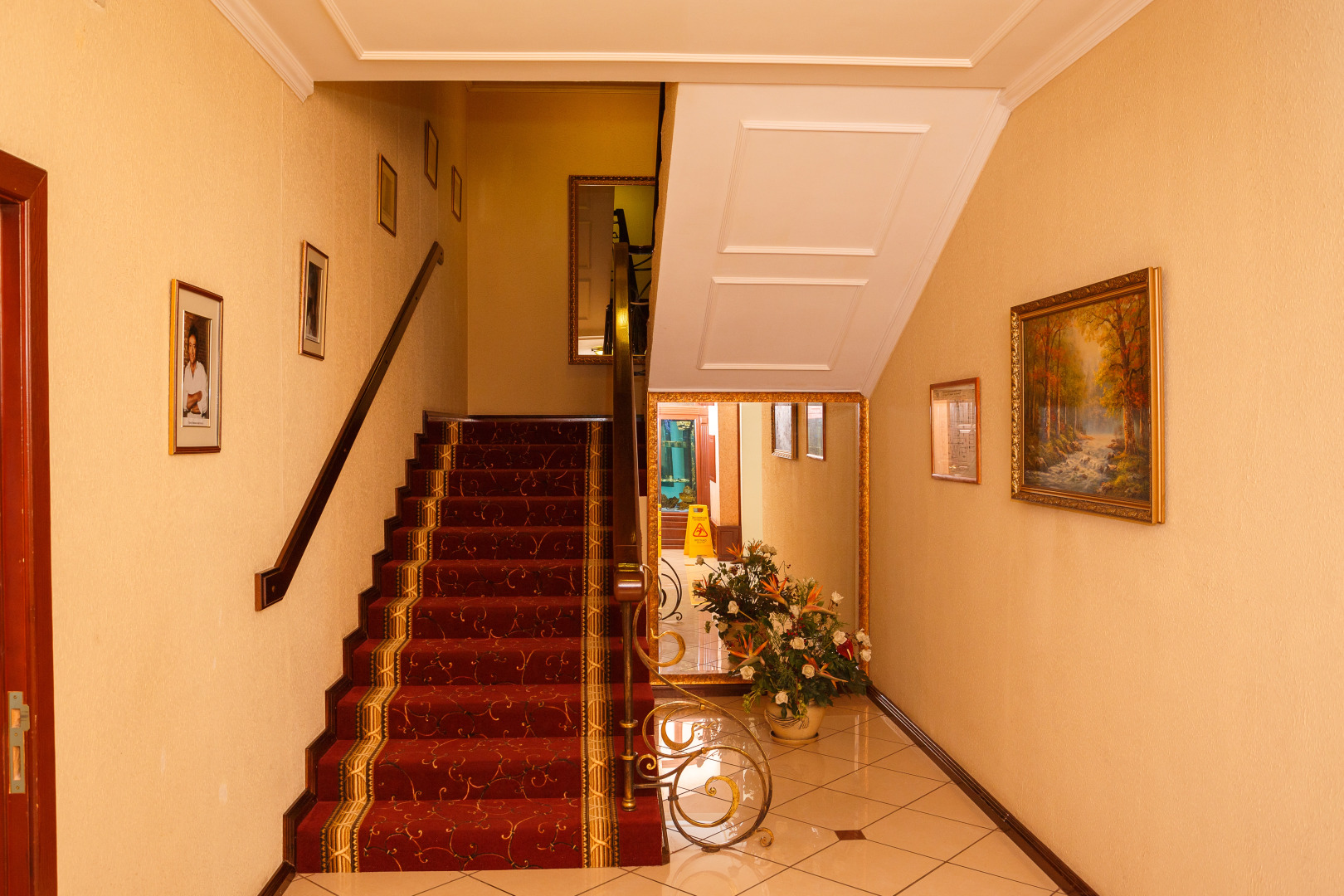 Отель Славянка