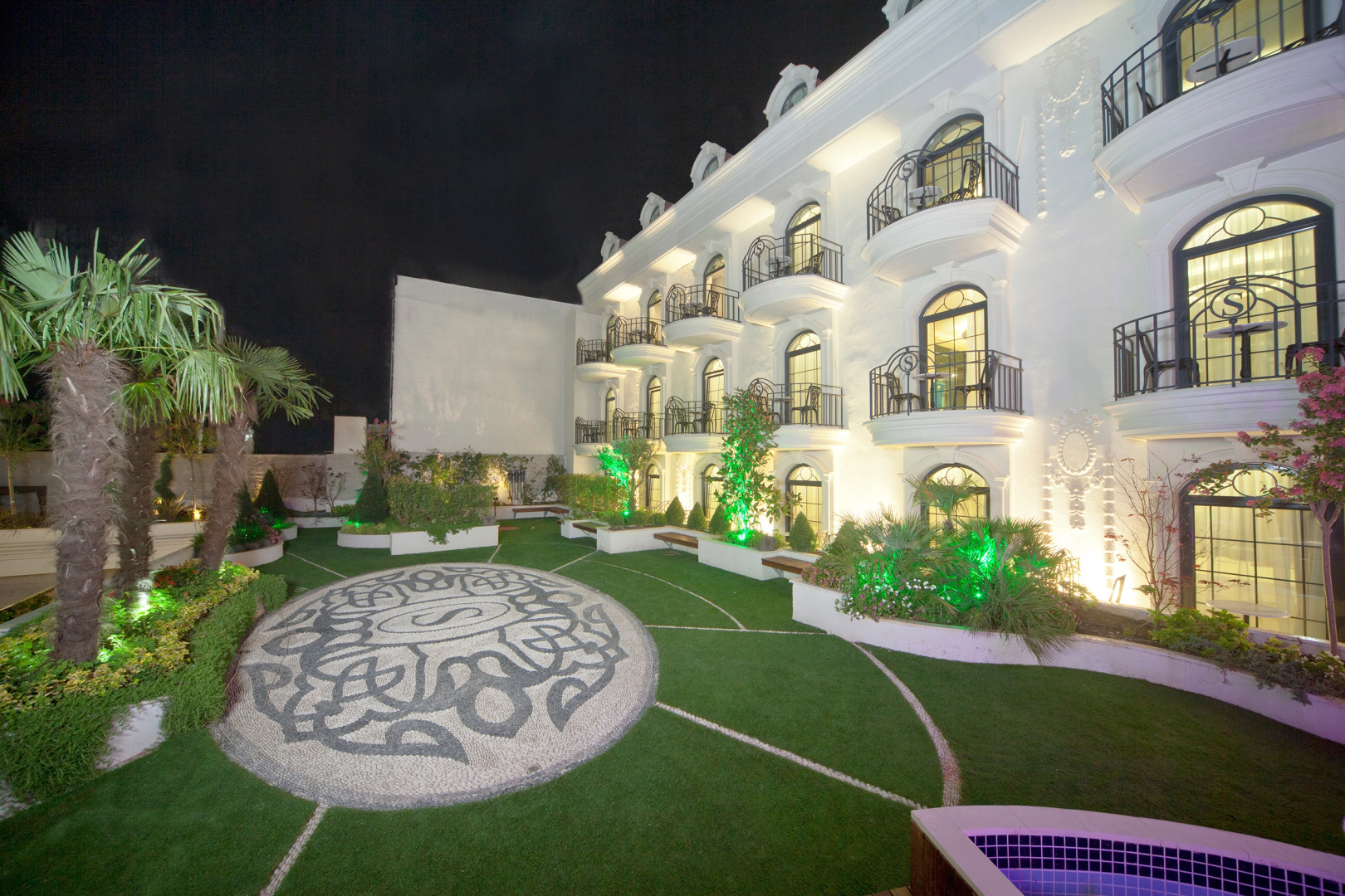 Sura Design Hotel and Suites 