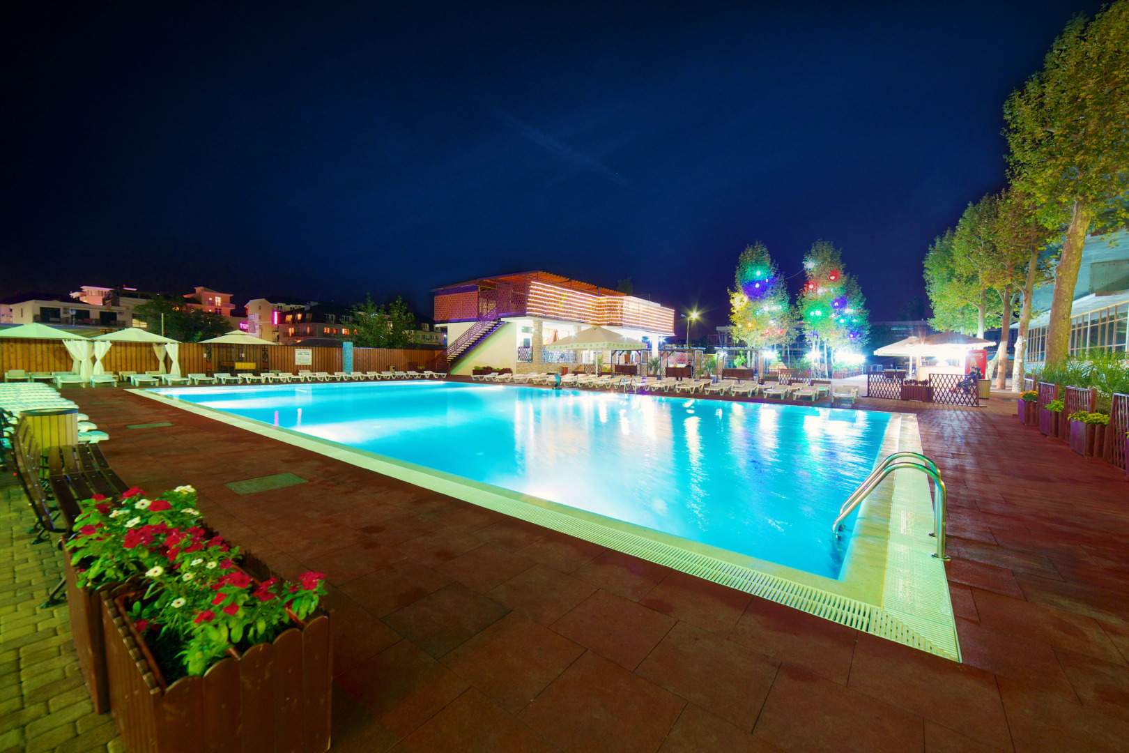 Отель Эмеральд