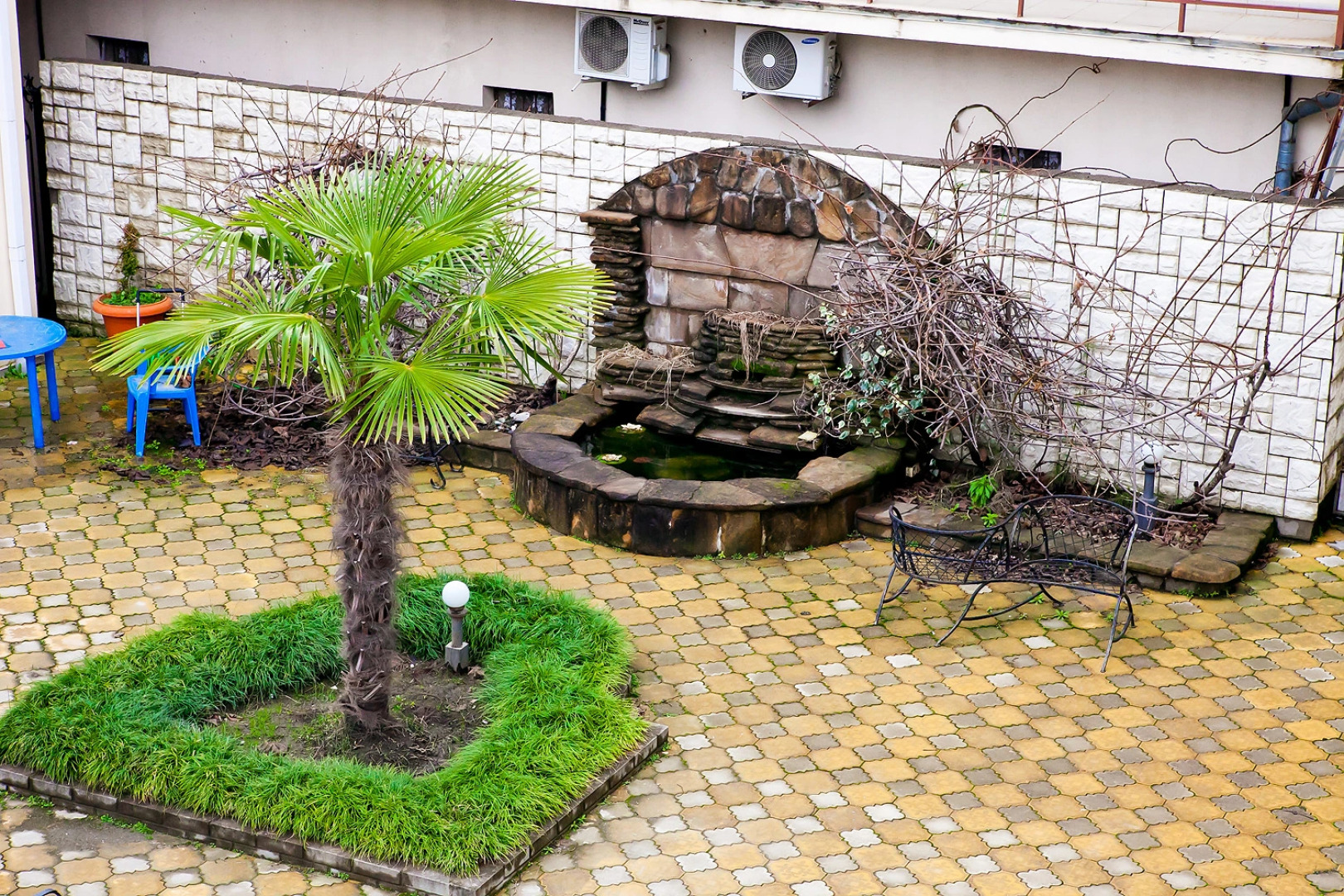 Уютный дворик (Адлер)