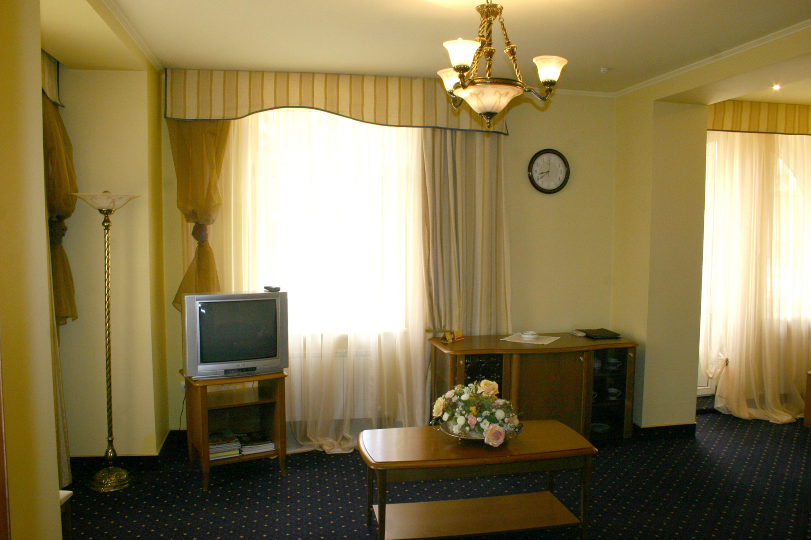 Отель Корона