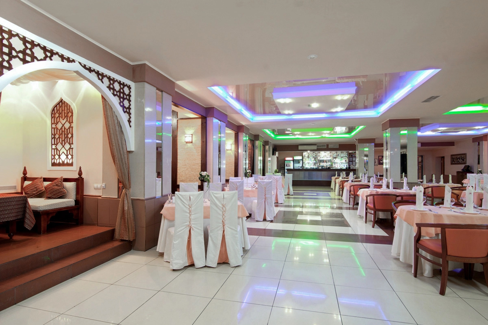 Отель Амакс