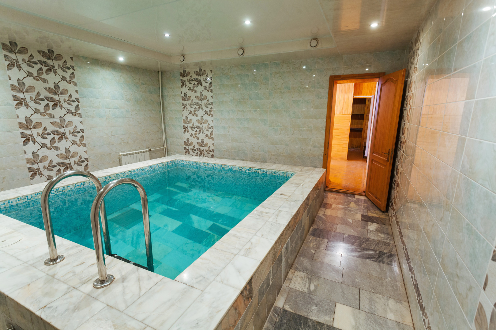 Отель Аврора