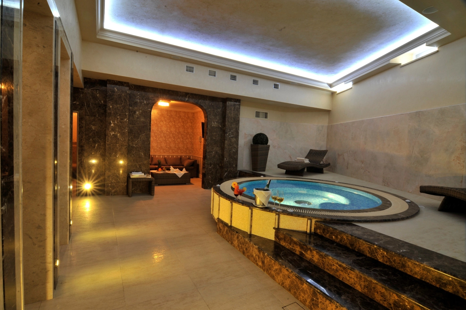 Отель Нобилис