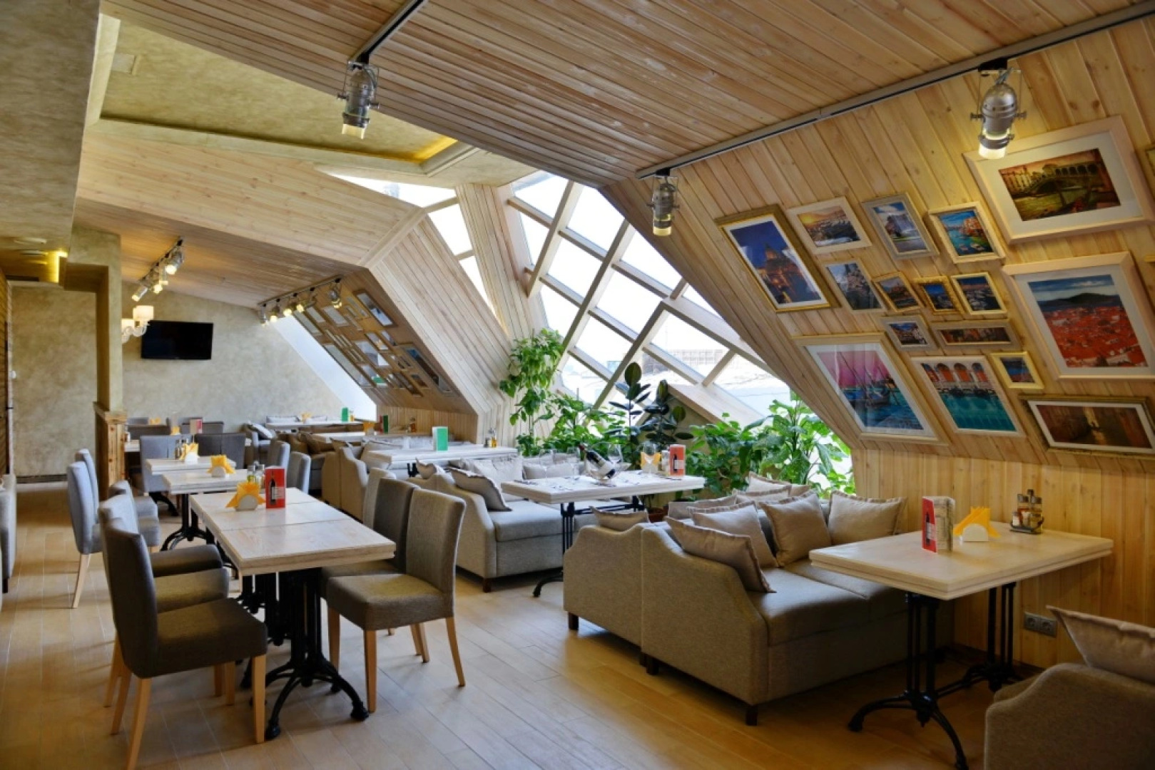 Отель Петро Палас 