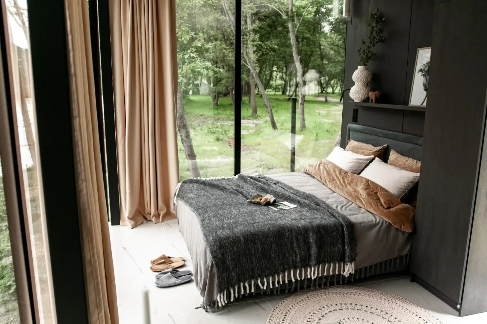 Частный Дом на Берегу Реки с Приватной Террасой и Джакузи