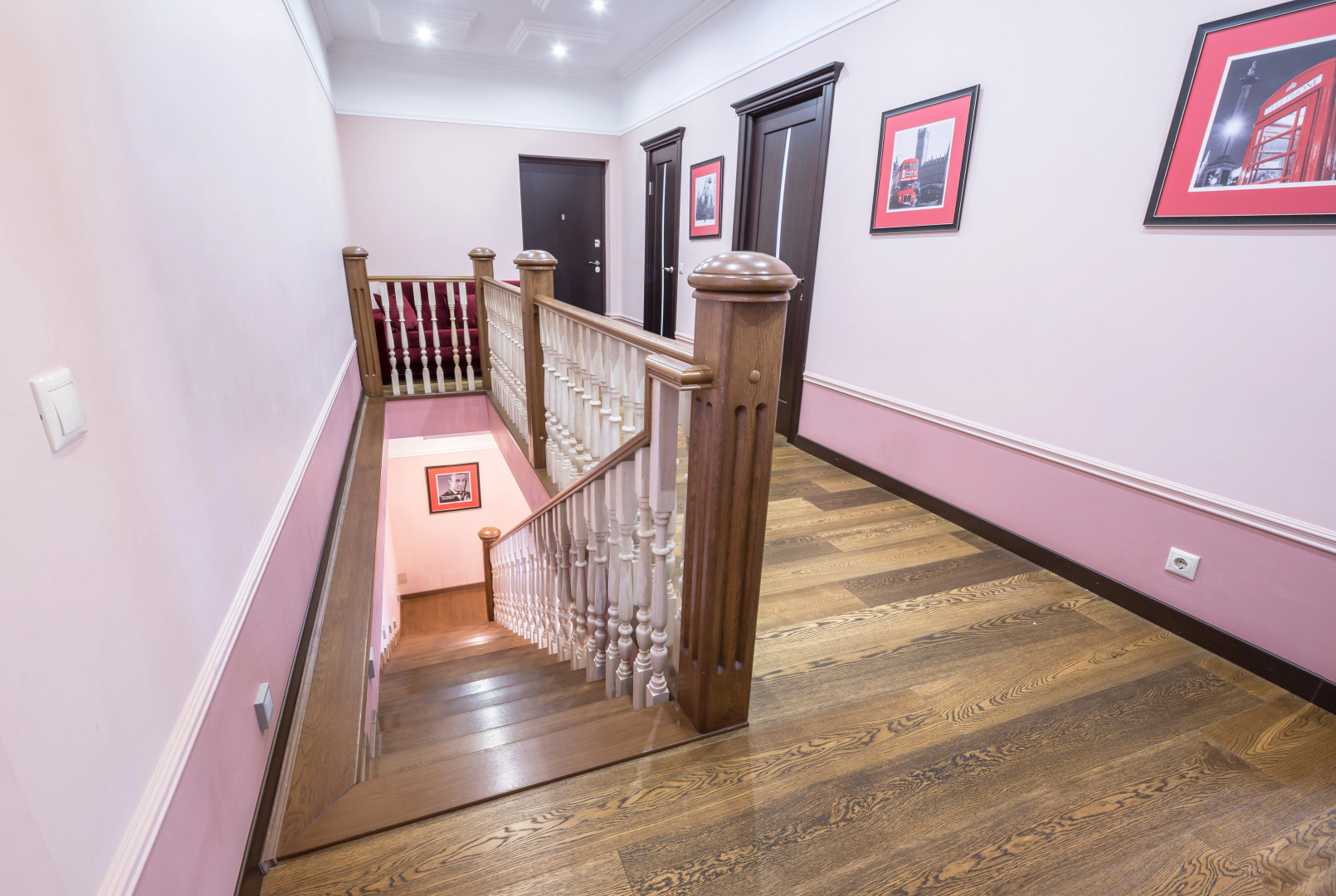 Апартаменты с финской сауной и двумя балконами — просторный двухэтажный пентхаус с двумя спальнями и гостиной