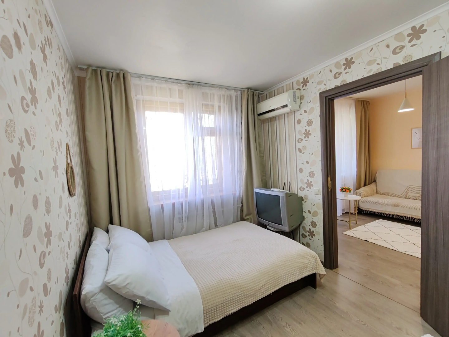 Апартаменты 2-комнатная квартира 8-я Радиальная ул 10