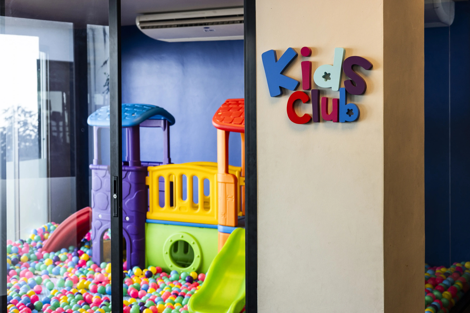 Апарт-отель Karon Beach Residence Phuket